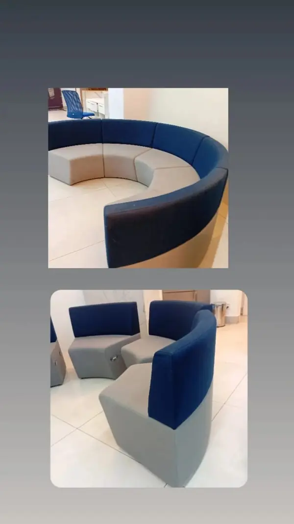 Sofá curvo de recepção com o encosto azul sujo antes da higienização, em cima, e limpo depois, embaixo